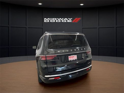 Used 2024 Jeep Wagoneer Series II w/ Flexible Seating Group image 6