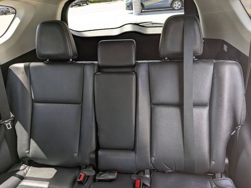 Used 2017 Toyota RAV4 Platinum FWD image 32