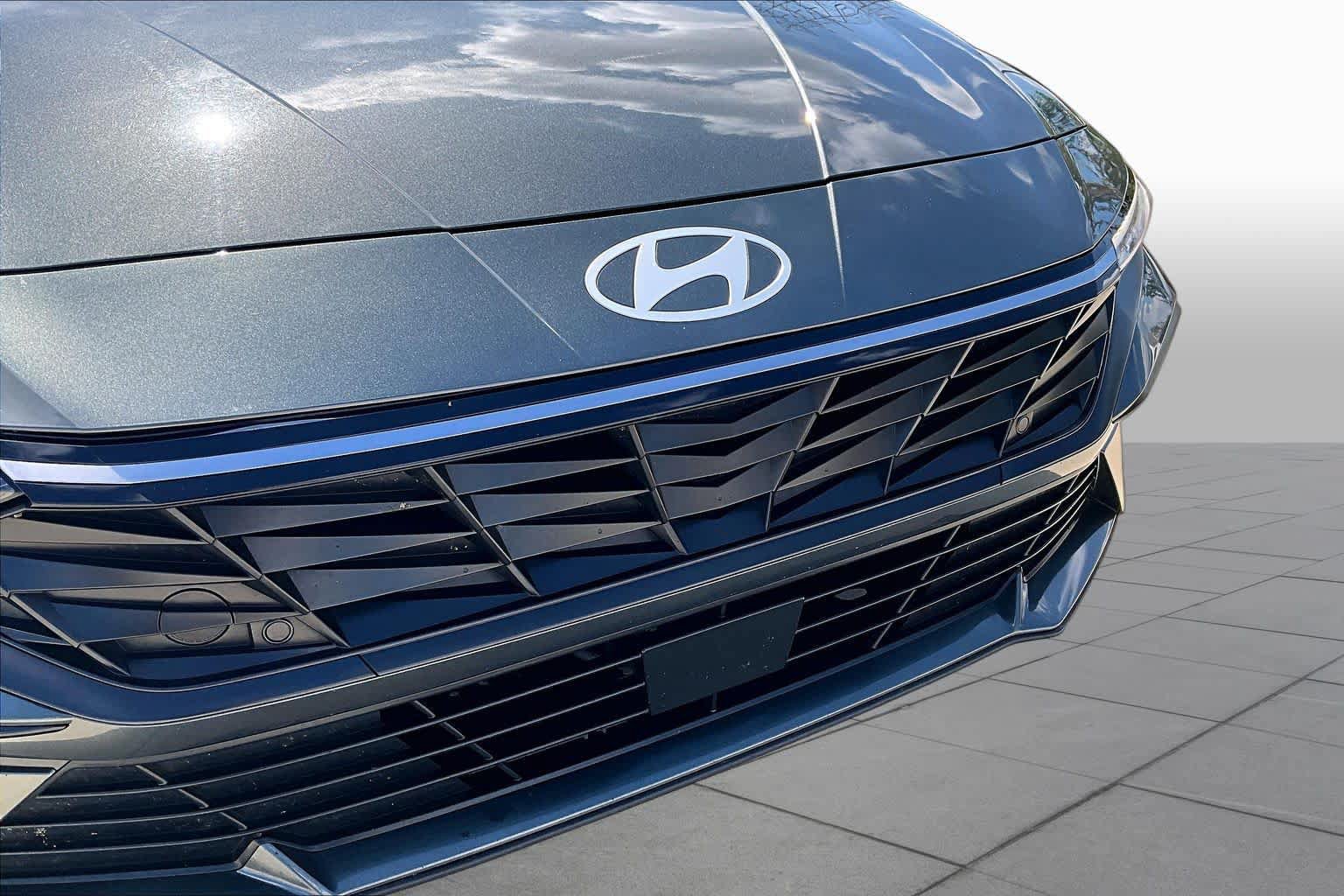 Certified 2025 Hyundai Elantra SEL FWD image 30
