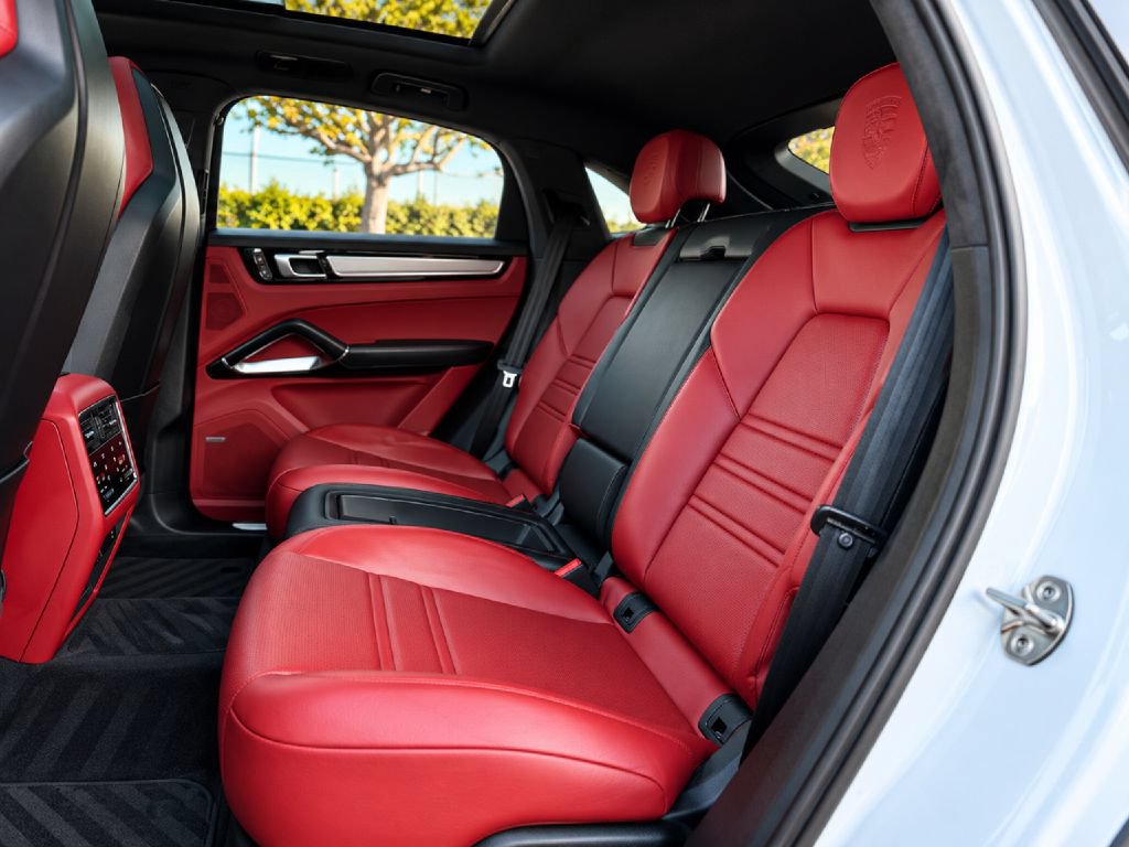 Used 2023 Porsche Cayenne Turbo AWD/4WD image 12