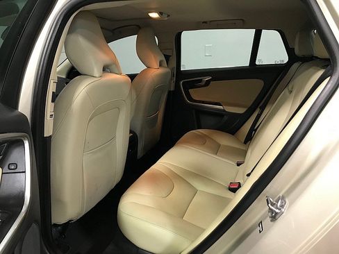 Used 2017 Volvo V60 T5 Platinum FWD image 19