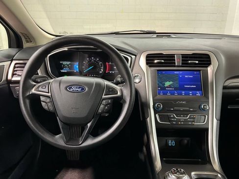 Used 2020 Ford Fusion SE FWD image 8