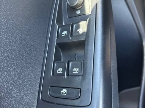 Used 2022 Volkswagen Taos SEL AWD/4WD image 16