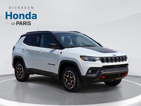 Used 2025 Jeep Compass Trailhawk AWD/4WD image 3