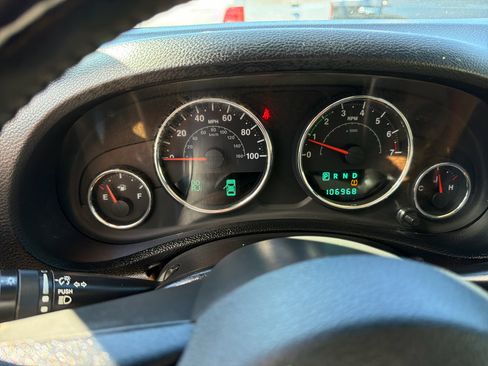 Used 2012 Jeep Wrangler Unlimited Sahara w/ Connectivity Group image 19