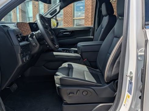 Used 2025 Chevrolet Tahoe Premier AWD/4WD image 3