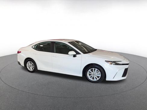 Used 2025 Toyota Camry LE image 2