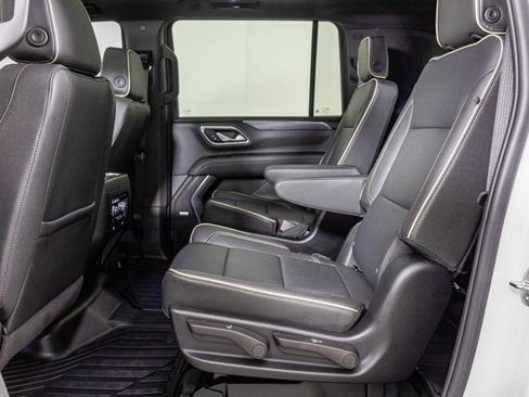 Used 2024 GMC Yukon XL SLT w/ SLT Luxury Package AWD/4WD image 43
