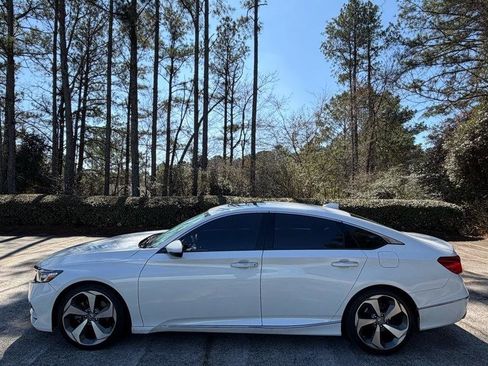 Used 2019 Honda Accord Touring image 4