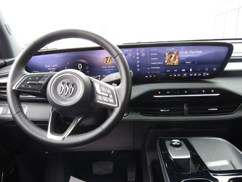 Used 2025 Buick Enclave Preferred image 5