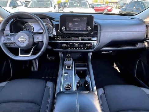 Certified 2025 Nissan Pathfinder SV image 7