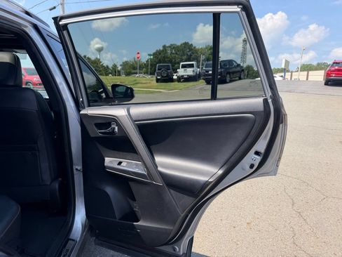 Used 2017 Toyota RAV4 SE FWD image 34