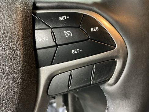 Used 2018 Jeep Grand Cherokee Limited image 18