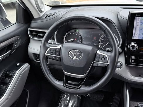 Certified 2022 Toyota Highlander Limited image 22