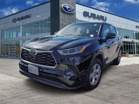 Used 2021 Toyota Highlander L image 1