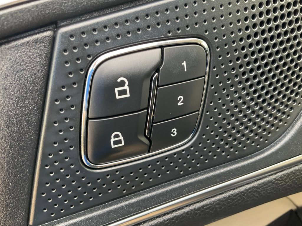 Used 2020 Ford Edge Titanium w/ Cargo Accessory Package FWD image 6