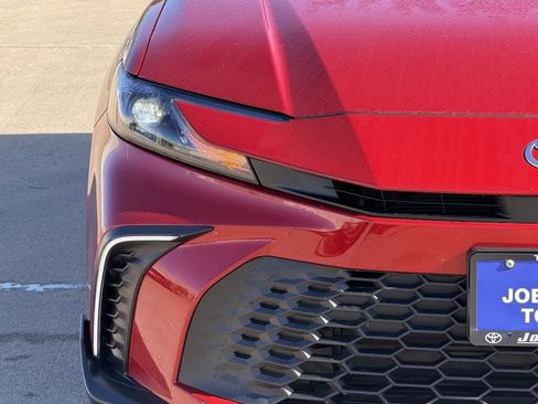 Used 2025 Toyota Camry SE w/ Convenience Package image 5