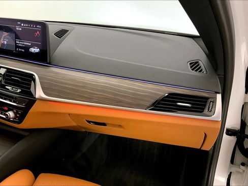 Used 2021 BMW 530i xDrive 530i xDrive w/ Premium Package image 23