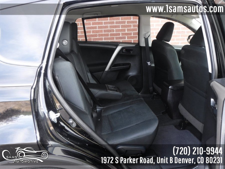 Used 2018 Toyota RAV4 LE w/ Carpet Mat Package AWD/4WD image 18