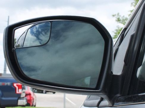 Used 2017 Ford Escape SE FWD image 9