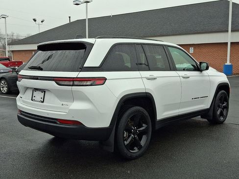 Used 2024 Jeep Grand Cherokee Altitude image 6