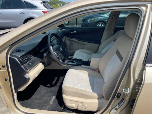 Used 2012 Toyota Camry LE FWD image 12