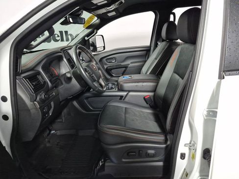 Used 2024 Nissan Titan PRO-4X image 9