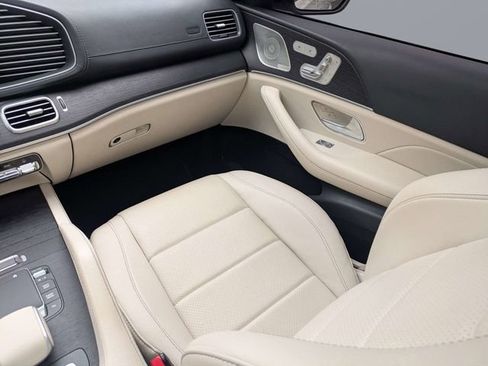 Used 2024 Mercedes-Benz GLS 450 4MATIC image 17