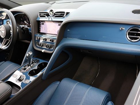 Certified 2023 Bentley Bentayga image 2