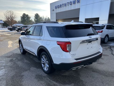 Used 2023 Ford Explorer XLT w/ Equipment Group 202A image 8