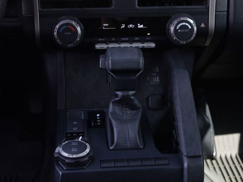 Used 2024 Toyota Tacoma SR5 AWD/4WD image 28