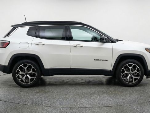 Used 2025 Jeep Compass Limited image 11