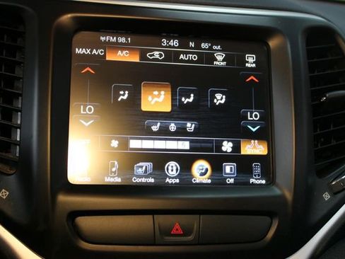Used 2017 Jeep Cherokee Trailhawk AWD/4WD image 25