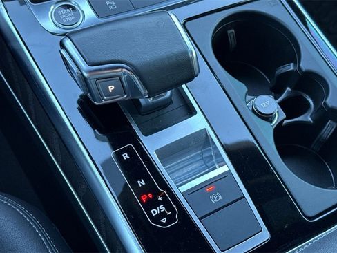 Used 2022 Audi Q8 Premium Plus image 21