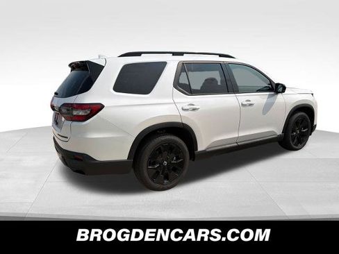 New 2026 Honda Pilot Black Edition image 3