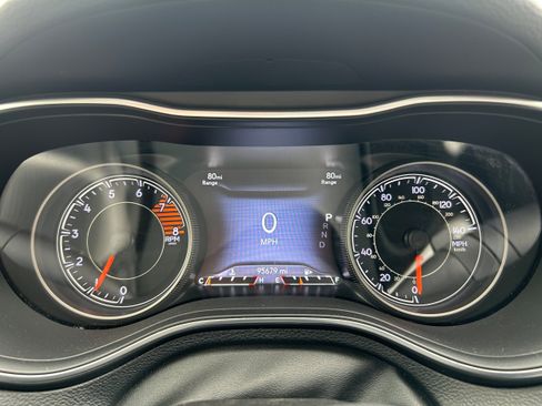 Used 2019 Jeep Cherokee Limited AWD/4WD image 14