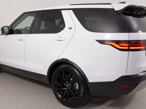 Used 2024 Land Rover Discovery S image 16