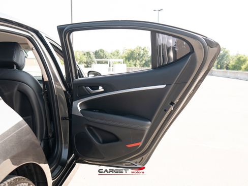 Used 2022 Genesis G70 2.0T image 39