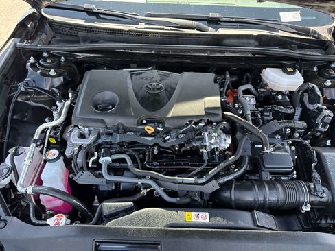 Used 2025 Toyota Camry SE FWD image 9