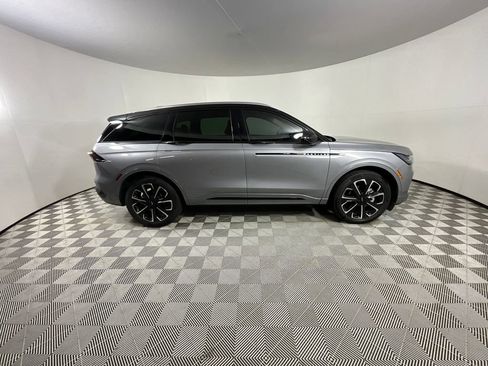 Used 2025 Lincoln Nautilus Reserve AWD/4WD image 5