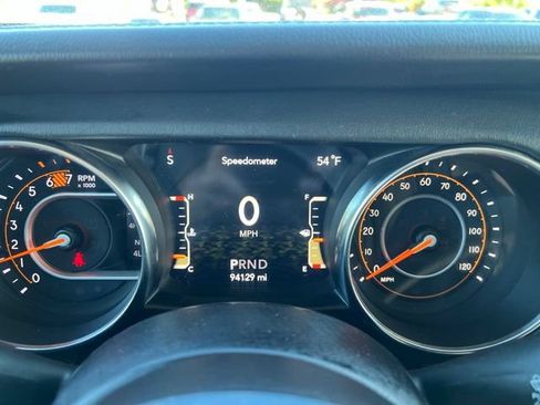 Used 2020 Jeep Wrangler Unlimited Sahara w/ Dual Top Group AWD/4WD image 22