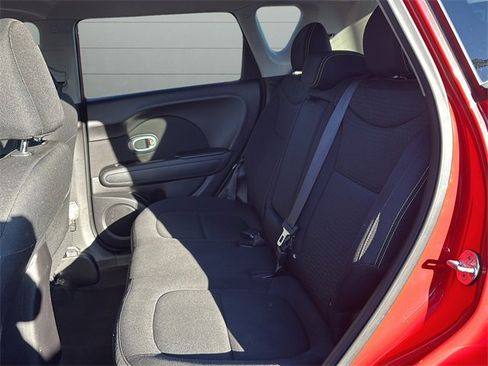 Used 2014 Kia Soul + image 22