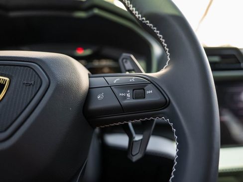 New 2025 Lamborghini Urus SE image 12