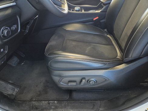 Used 2023 Jeep Grand Cherokee L Laredo image 14