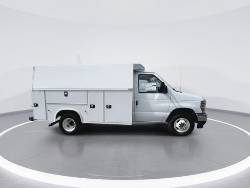 New 2025 Ford E-350 and Econoline 350 Super Duty w/ Power Equipment Group RWD image 9