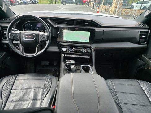 Used 2024 GMC Sierra 1500 AT4 w/ Technology Package AWD/4WD image 5