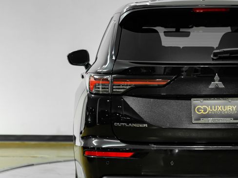 Used 2025 Mitsubishi Outlander ES FWD image 51