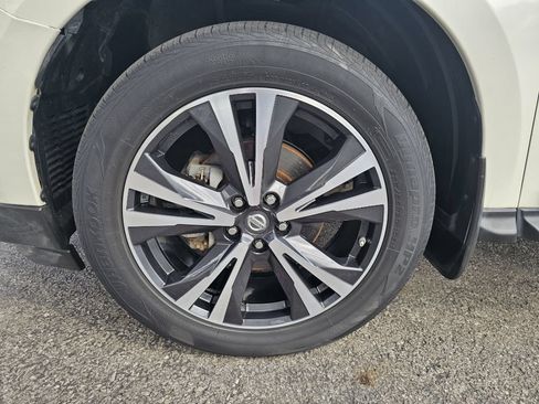 Used 2019 Nissan Pathfinder Platinum AWD/4WD image 12