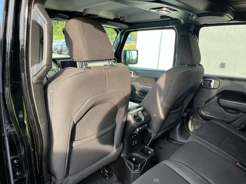 Used 2023 Jeep Gladiator Sport AWD/4WD image 8