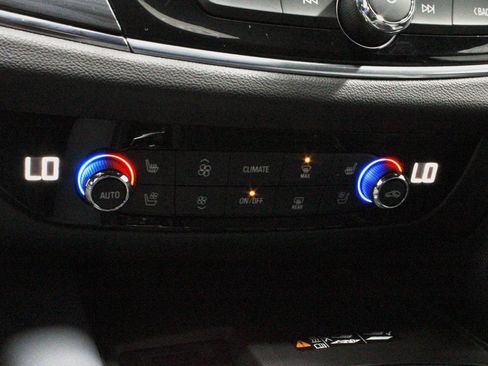 Used 2024 Buick Enclave Premium image 33